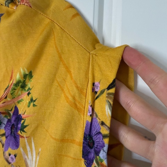 Zara Women’s Yellow Floral V-Neck Blouse - Picture 4 of 8